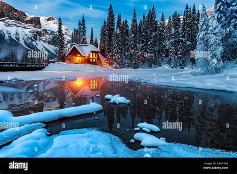 Emerald Lake Lodge In Winter Emerald Lake Yoho National Park British