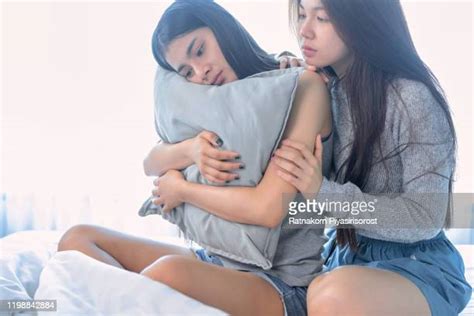 Confused Couple In Bed Photos And Premium High Res Pictures Getty Images