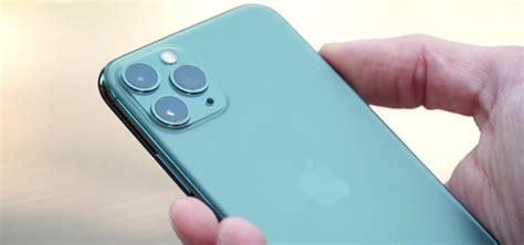 There are three rear cameras/lenses, with a super wide angle lens being introduced for the first time, giving you an equivalent of 13mm with an f/2.4 aperture. iPhone 11 Pro im Test: Drei Kameras für ein Halleluja ...
