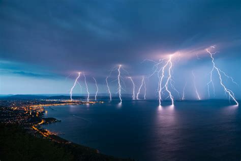 Wer erlebte vorhin einen hagelsturm? Unwetter in Italien: Verletzte und zerstörte Strände an ...