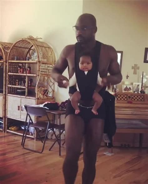 dad adorably dances with little daughter poke my heart
