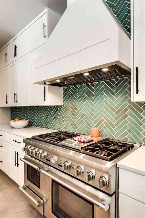 You could pay about $300 to $400 per 16 square foot for cheaper ceramic variations, or between $650 and $1,000 per 16 square foot for. 42+ Colorfull Herringbone Backsplash Ideas - ( TRENDY ...