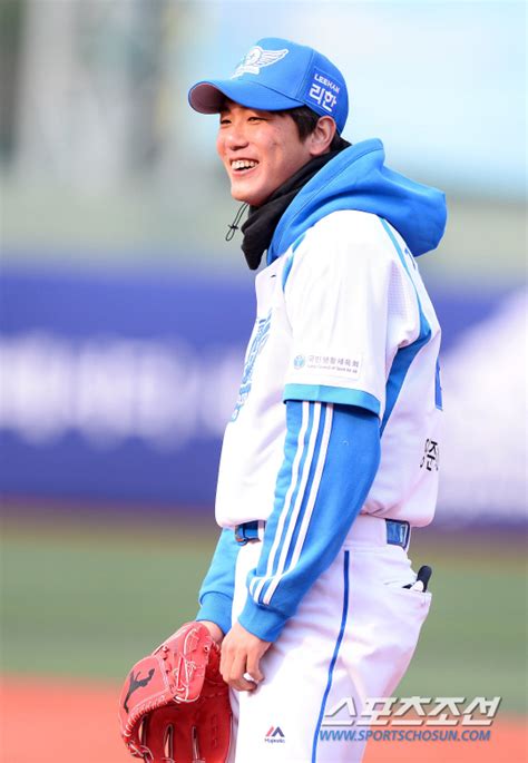 Five other players share this id. 김광현 국내 잔류 "다시 돌아온 SK…차후 다시 빅리그 도전할 것 ...
