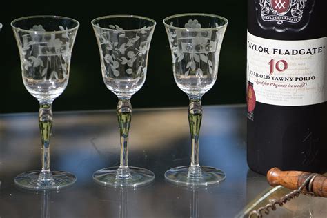 4 Vintage Etched Port Wine Glasses ~ Aperitif 3 Oz After Dinner Drink Glasses Port Wine