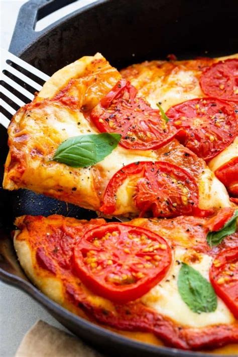 Margherita Pizza In A Skillet Recipe Italian Recipes Mozzarella
