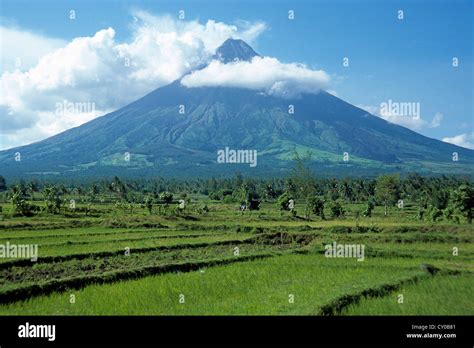 Mount Mayon Active Volcano Legazpi City Bicol Peninsula Stock Photo