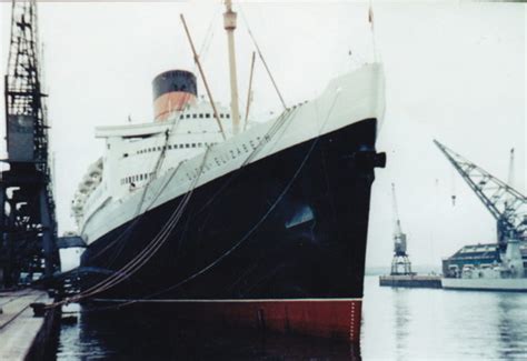 The Sad Wreck Of Rms Queen Elizabeth Hong Kong Harbor The Vintage News