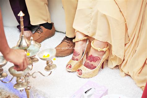 Pasalnya gelang buatan sendiri itu lebih keren dan dapat mengasah kreatifitas loh. Busana/Aksesori Perkahwinan Melayu (Gelang Kaki Emas) | Flickr