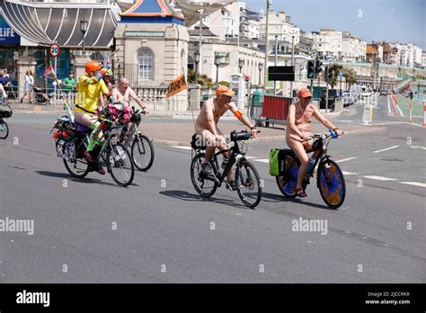 Kings Parade City Of Brighton And Hove East Sussex Gro Britannien Brighton Naked Bike Ride