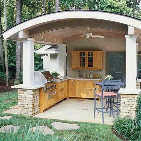 Design ideas for building a roofed structure over an outdoor cooking area to provide protection from sun and. Ideas Of Outdoor Kitchen Roof (With images) | Outdoor kitchen design, Covered outdoor kitchens ...