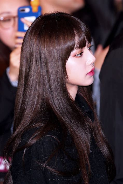 Prior to her debut, she appeared in. These 30+ Photos Of BLACKPINK Lisa's Gorgeous Side Profile ...
