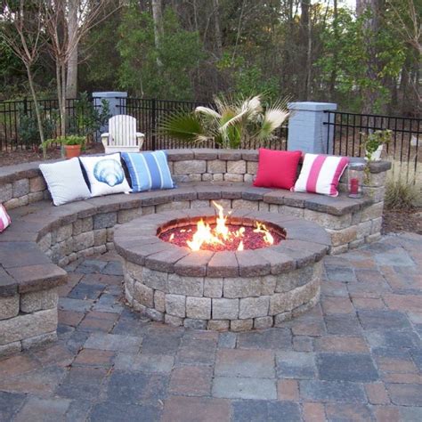 30 Exciting Backyard Fire Pit Landscaping Ideas On A