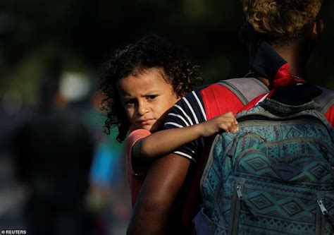 Caravan Of 3000 Migrants Who Rejected Humanitarian Visas Makes Its Way
