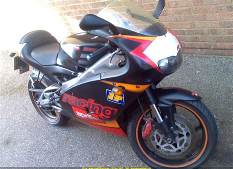 Owning an aprilia rs125 was as good as things got, a universal badge of honour. 2002 Aprilia RS 125 - Moto.ZombDrive.COM