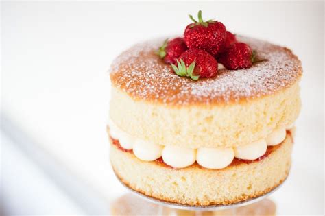 Victoria Sponge Wedding Cake With Sparkling Strawberries Berry Cake
