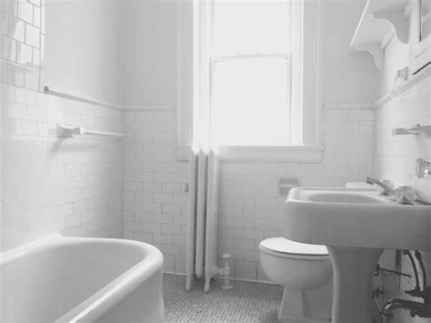 Determine your size for pedestal sink after remodeling the bathroom, it's usually very difficult to install a new pedestal sink because each pedestal is a little different. 10 Beautiful Bathrooms With Pedestal Sinks