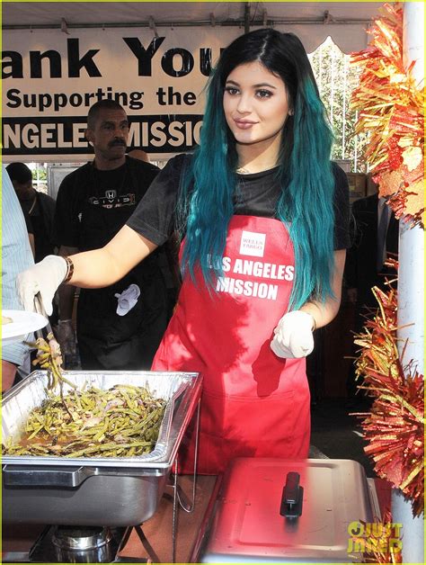 Kylie Jenner And Tyga Volunteer To Feed The Homeless Before Thanksgiving Photo 3250470 George