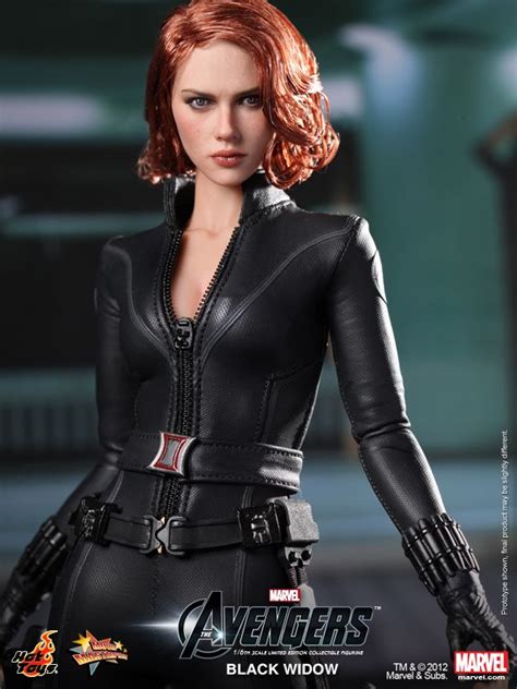 Red hair (or ginger hair) occurs naturally in one to two percent of the human population, appearing with greater frequency (two to six percent). Hot Toys The Avengers Black Widow 5 | Black widow scarlett ...