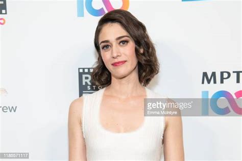 Lizzy Caplan Photos Photos And Premium High Res Pictures Getty Images