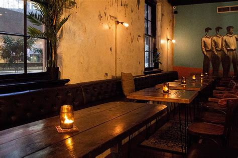 Recubrimientos, iluminación y espacios para bares de todo tipo, ya sea un bar para una casa o para algun local. Fotos. Mesas y sillas para decoración de bares ...