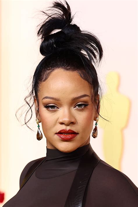 Rihanna Deslumbra Con El Peinado Perfecto Para Caras Redondas En Los