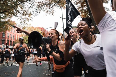 27 Emotional Nyc Marathon Moments Thatll Make You Tear Up A Little Self