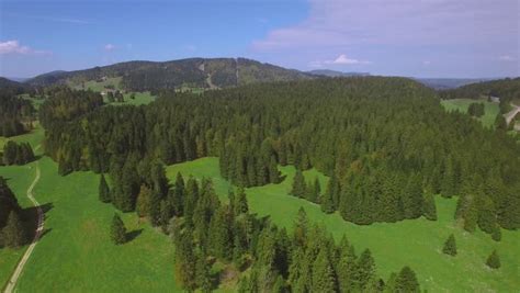 4k Jura Mountain Forest Aerial 스톡 동영상 비디오100 로열티 프리 17877238
