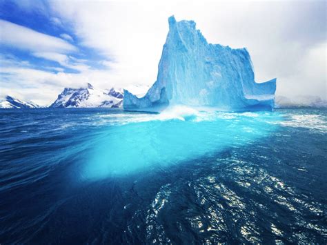 The Big Iceberg 1152 X 864 Wallpaper