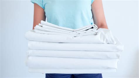 The recommended times to wash linens, blankets, and other bedding depends primarily on use and how close the materials are to your body when you sleep. How often should you wash your bedding? - Mattresses UK