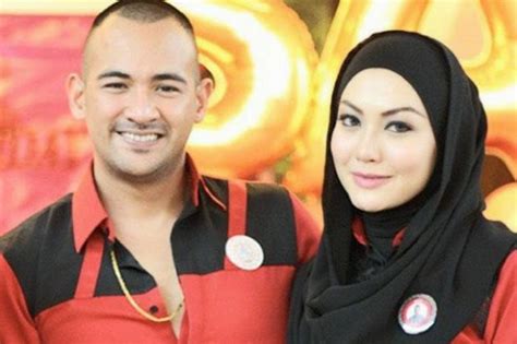 Tag five (5) of your friends in the comment section of this post. Sharnaaz Ahmad & Anis Al-Idrus Sudah Temui Keluarga ...
