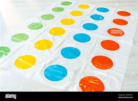 Twister Game Hi Res Stock Photography And Images Alamy