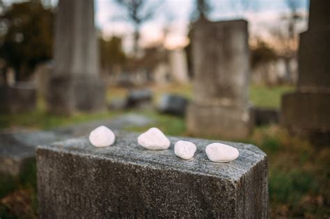 A Brief History of Jewish Gravestone Symbols - TalkDeath