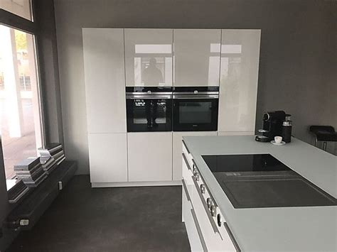 Küche mondo lato küchen von xxxl traumküche entdecken und planen, mondo einbauküche lichtgrau hochglanz lack eiche, mondo küche weiss elemental magnolia hochglanz insel kostenlos ebay, schwebetürenschrank mondo lato nur 1 199 00 statt 2, mondo küchen markenwelten sommerlad. Brigitte-Musterküche Ausstellungs Küche in Weiss Hochglanz ...