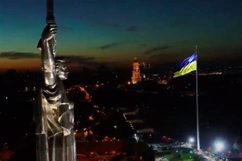 00:30 шерифы для новых общин. У Києві підняли найбільший прапор України - ТРК МАРТ