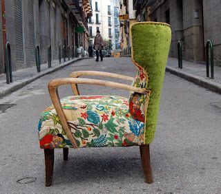 Estas sillas le dan un toque acogedor a cualquier lugar, ya. Butaca orejera tapizada con tela de Frida Kahlo | Sillas ...