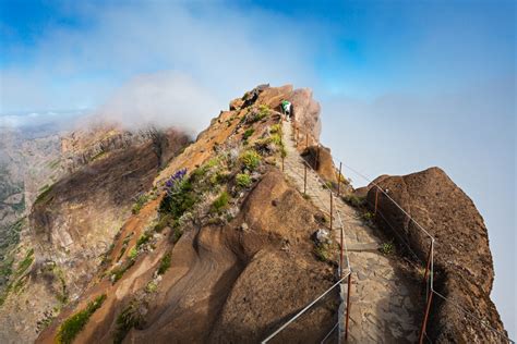 Madeira Pés Ao Caminho No Trilho Pico Do Areeiro A Pico Ruivo