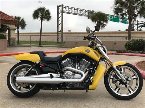2017 Harley Davidson Vrscf V Rod Muscle Corona Yellow Pearl