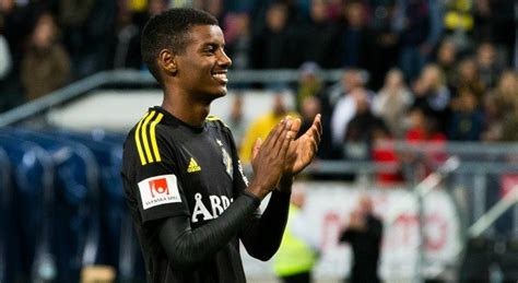 Alexander isak is a swedish footballer of eritrean origin who plays for aik as a forward. Isak mitt bland bland MFF-stjärnorna - tillsammans med ...