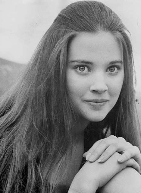 Beautiful Photo Shoot Of Teenage Lynne Frederick On The Set Of ‘no Blade Of Grass’ 1970