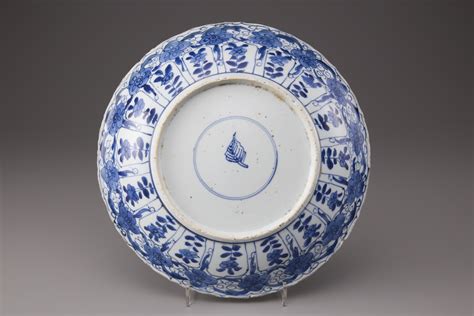A Blue And White Porcelain Plate With Floral Decorations Oaa