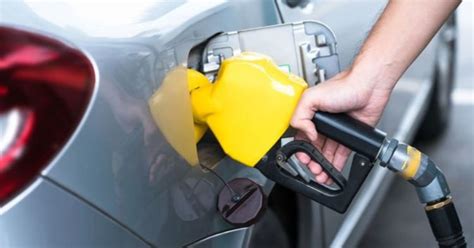 Harga minyak terkini malaysia berkuatkuasa bermula dari pukul 12.01 minit pada hari khamis. TERKINI: Harga Runcit Petrol RON95 & RON97 Naik 1 Sen ...