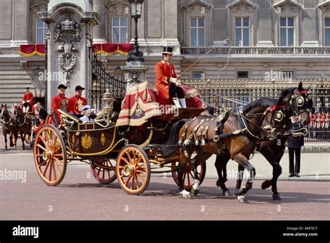 Royal Carriage Hi Res Stock Photography And Images Alamy