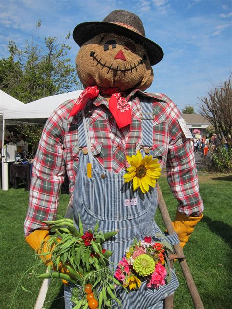 Vashon Farmers Market Scarecrow Festival Diy Scarecrow Scarecrows For Garden
