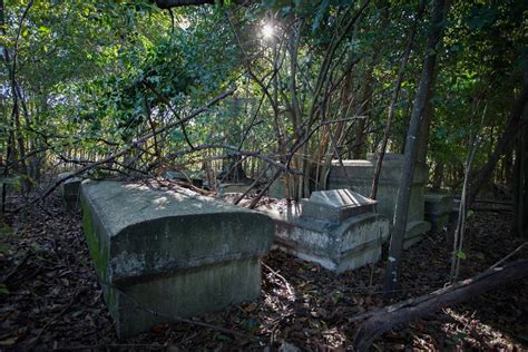 Plantation Cemetery Abandoned Southeast