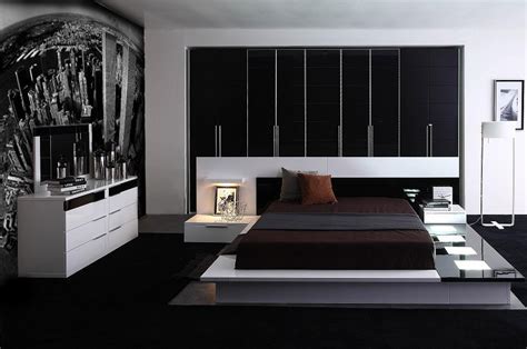 Equip a modern style of contemporary bedroom furniture in the home, make a modern feeling. Impera Modern-Contemporary lacquer platform bed