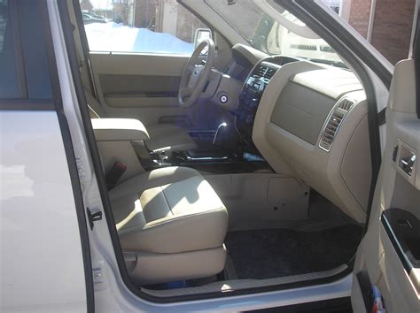 Comfort, cargo space and convenience are earmarks of the suv styling. 2011 Ford Escape - Pictures - CarGurus