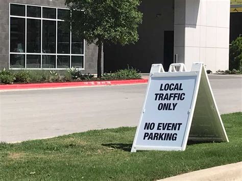 Update Pay Stations And Towing Signs Arrive Near The Domain — People