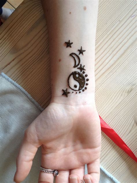 Get 48 49 Tattoo Hand Simple Wrist Henna Tattoo Designs Background