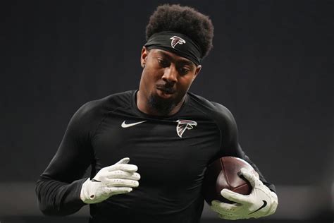 atlanta falcons suspend wide receiver calvin ridley for 2022 season after betting on nfl games
