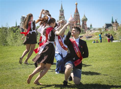The Last Bell Russian Teenagers Celebrate End Of School Russia Beyond